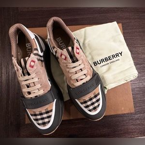 Burberry Ramsey Men's size 39 NIB Beige Suede